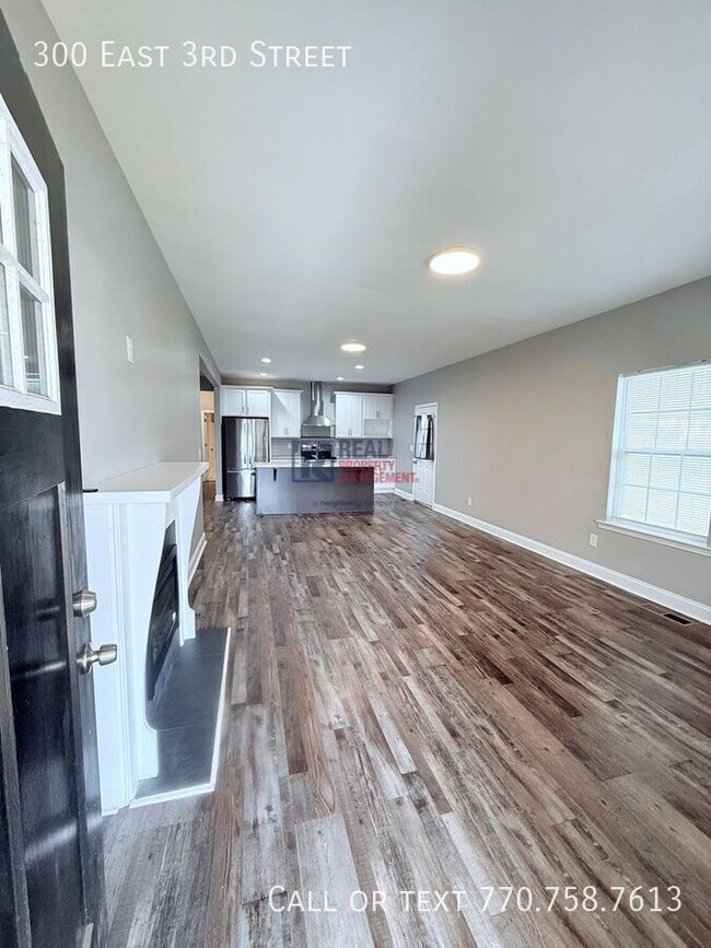 Building Photo - 300 E 3rd St NE