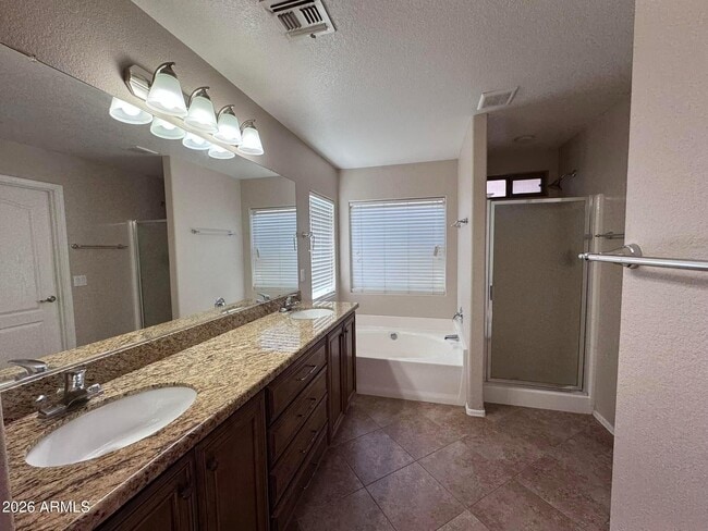 Building Photo - 3439 E Juanita Ave