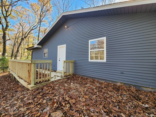 Building Photo - 8206 Dogwood Trail