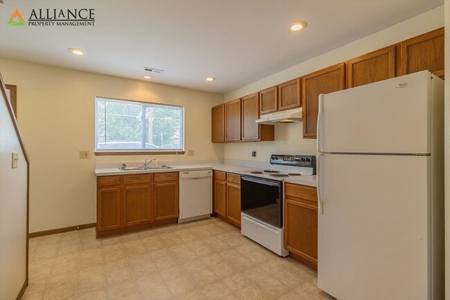 Building Photo - 928 Moro St