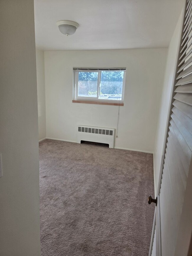 Building Photo - Jenola Court