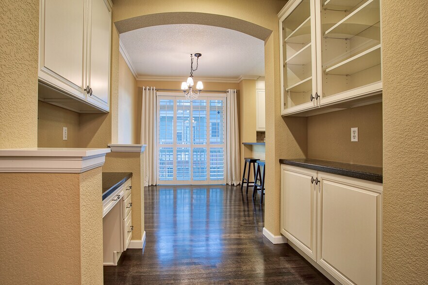 Butler pantry and built-in office space - 7422 E 7th Ave Unit 14