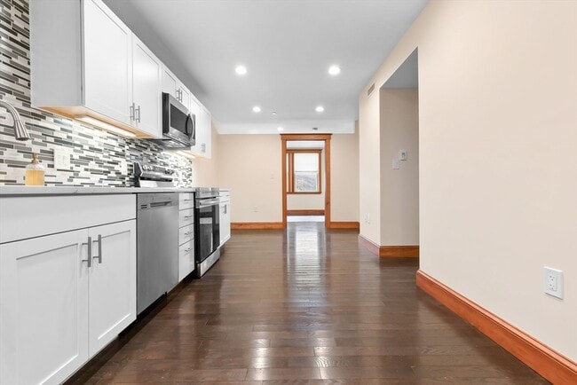 Building Photo - 44 Maple St