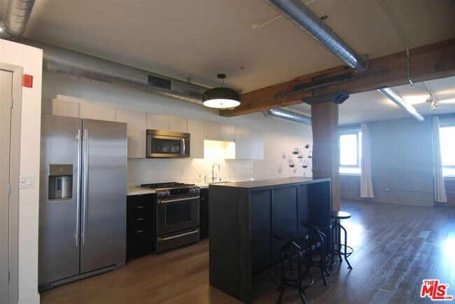 Building Photo - 527 Molino St