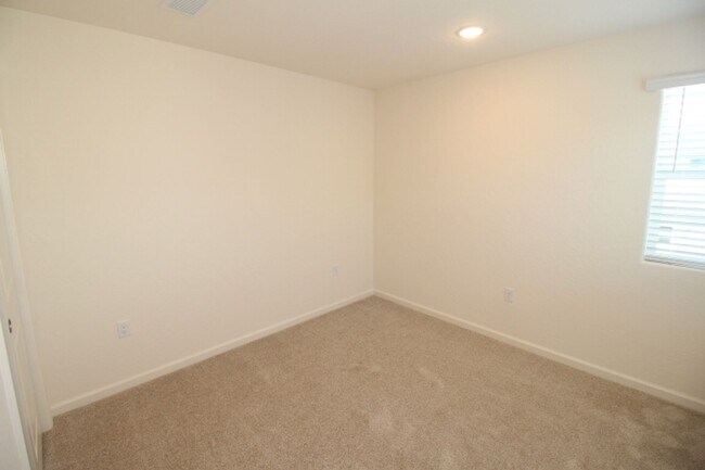 Building Photo - 1462 Pioneer Ln