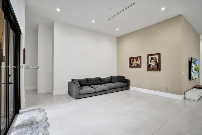 Building Photo - 3909 SW 54th St