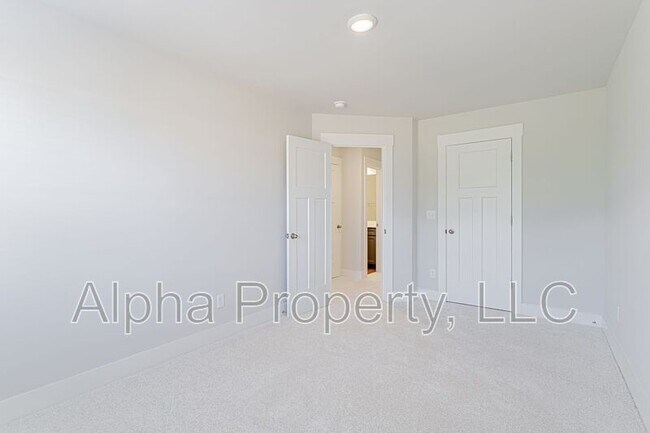 Building Photo - 302 Marston Ln