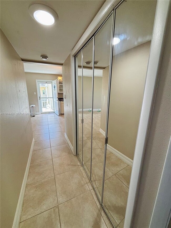 Building Photo - 1323 Bayshore Dr