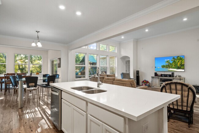 Building Photo - 296 Symphony Way