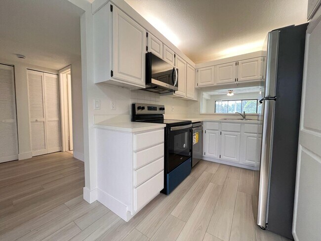 Building Photo - 2061 Keystone Dr