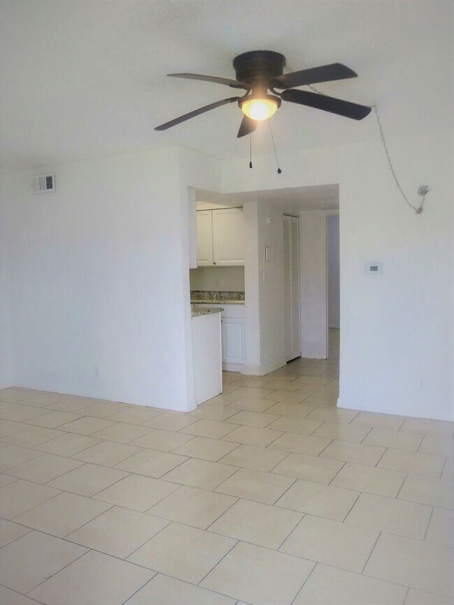 Building Photo - 1 Bedroom Apartment in Arlington Square Garden!