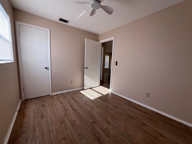 Building Photo - Charming 3-Bed, 2 Bath Home in Waterway Es...