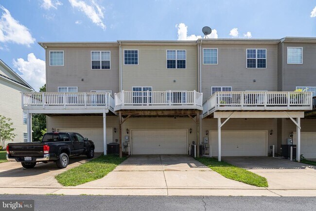 Building Photo - 15970 Greymill Manor Dr
