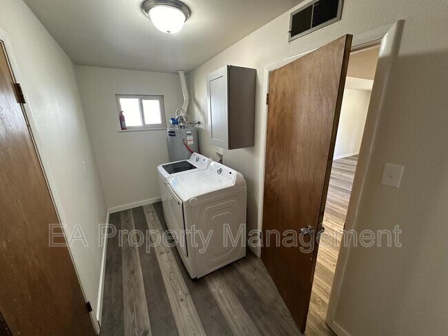 Building Photo - 3232 Louraine Cir