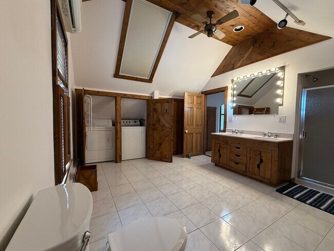 Building Photo - 12 Community Way