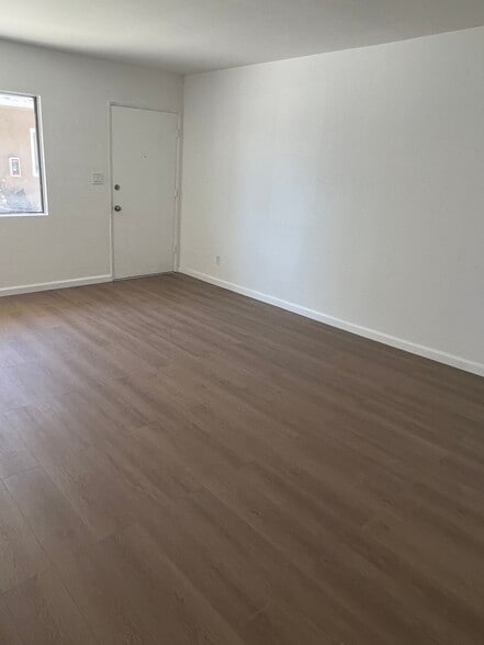 Building Photo - 3110 Livonia Ave