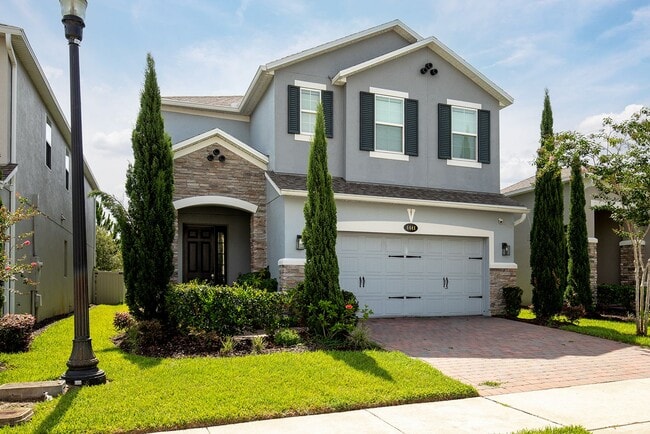 Building Photo - AMAZING 2 STORY HOME AVAILABLE AND BEAUTIF...
