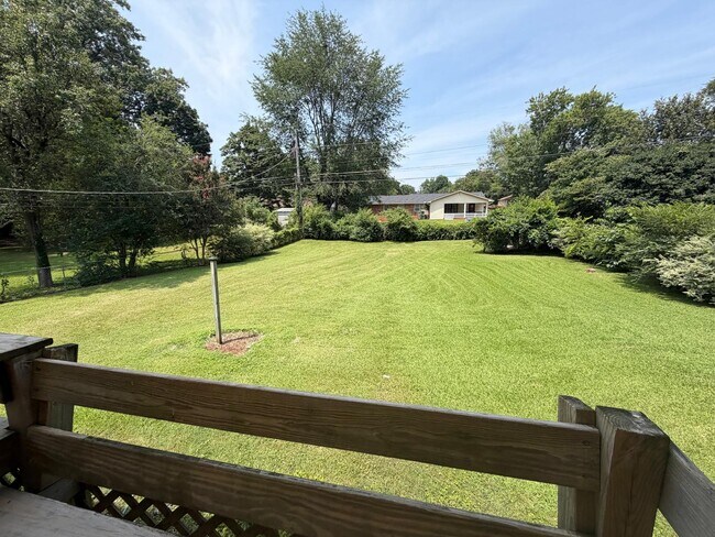 Building Photo - 524 Graycroft Dr SW