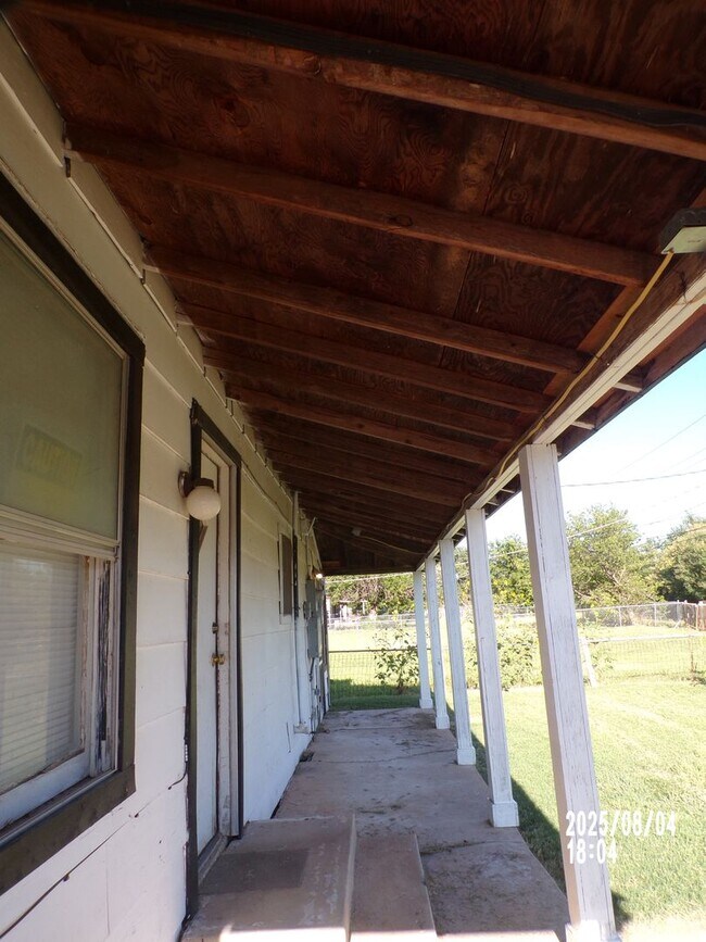 Building Photo - centrally located, pets negotiable with owner approval