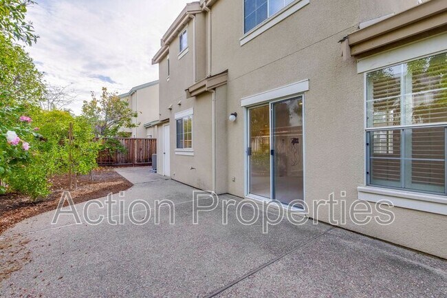 Building Photo - 857 Markham Terrace