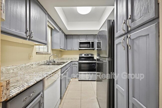 Building Photo - 803 Kettering Way