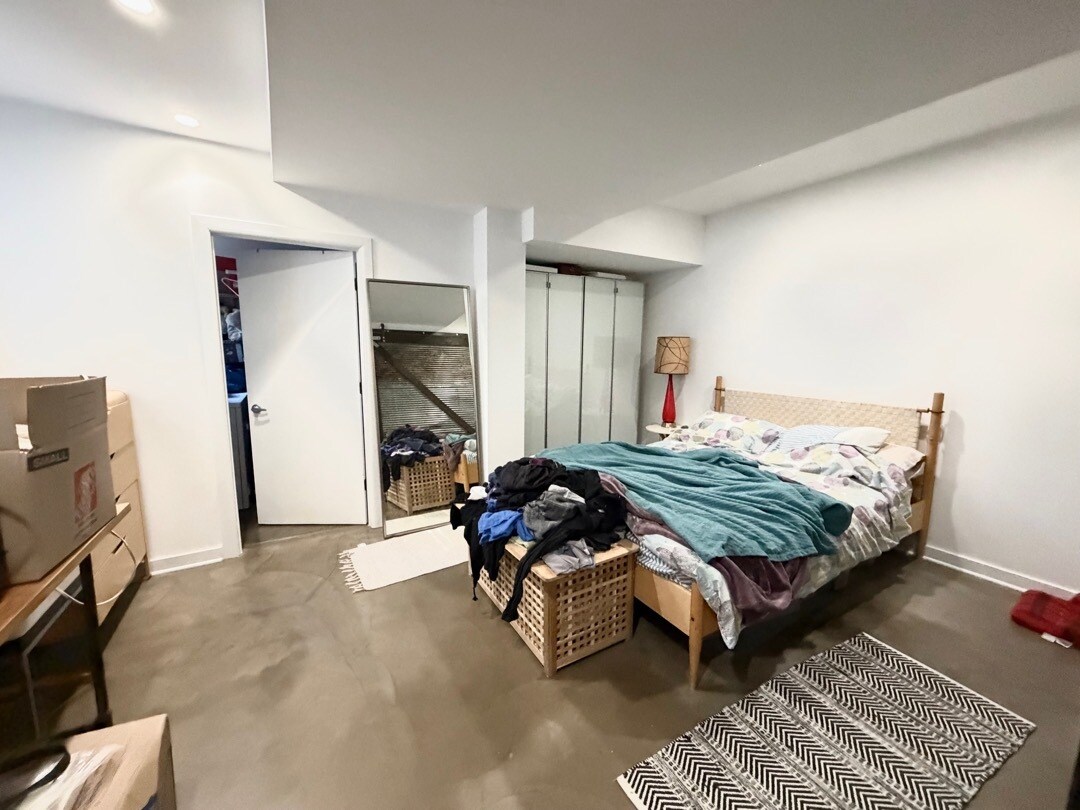 Building Photo - 2121 N Albany Ave