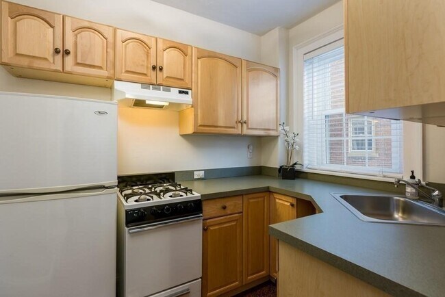 Building Photo - 86 Buckingham St