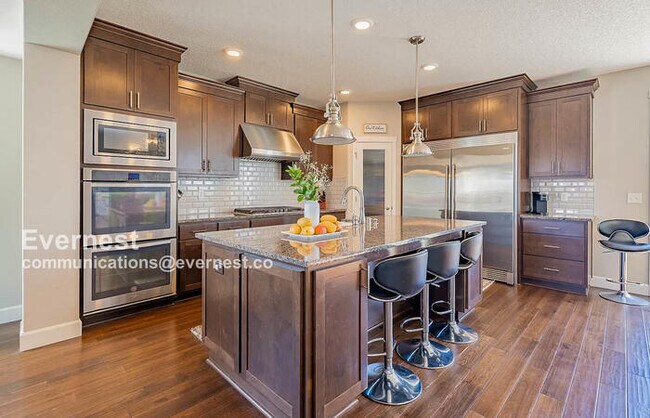 Building Photo - 5 Bed, 4 Bath / Section 8 Accepted / Available now!
