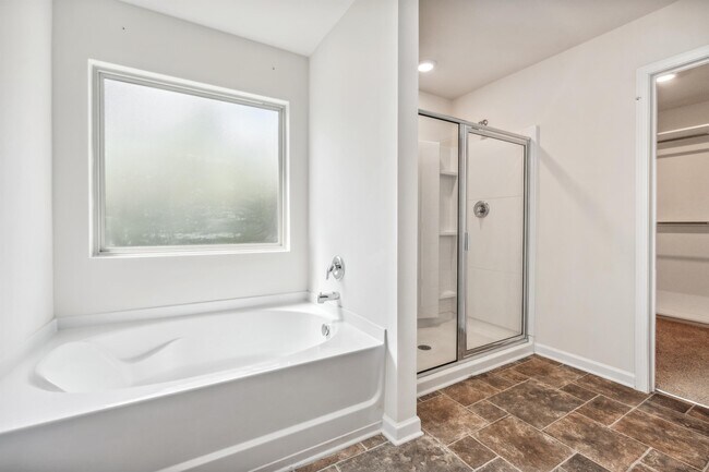 Building Photo - 3092 Hawthorn Farm Blvd