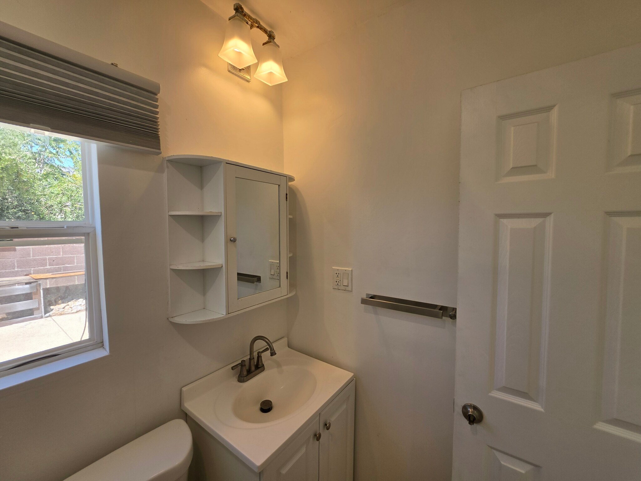 Building Photo - 10533 Nassau Ave