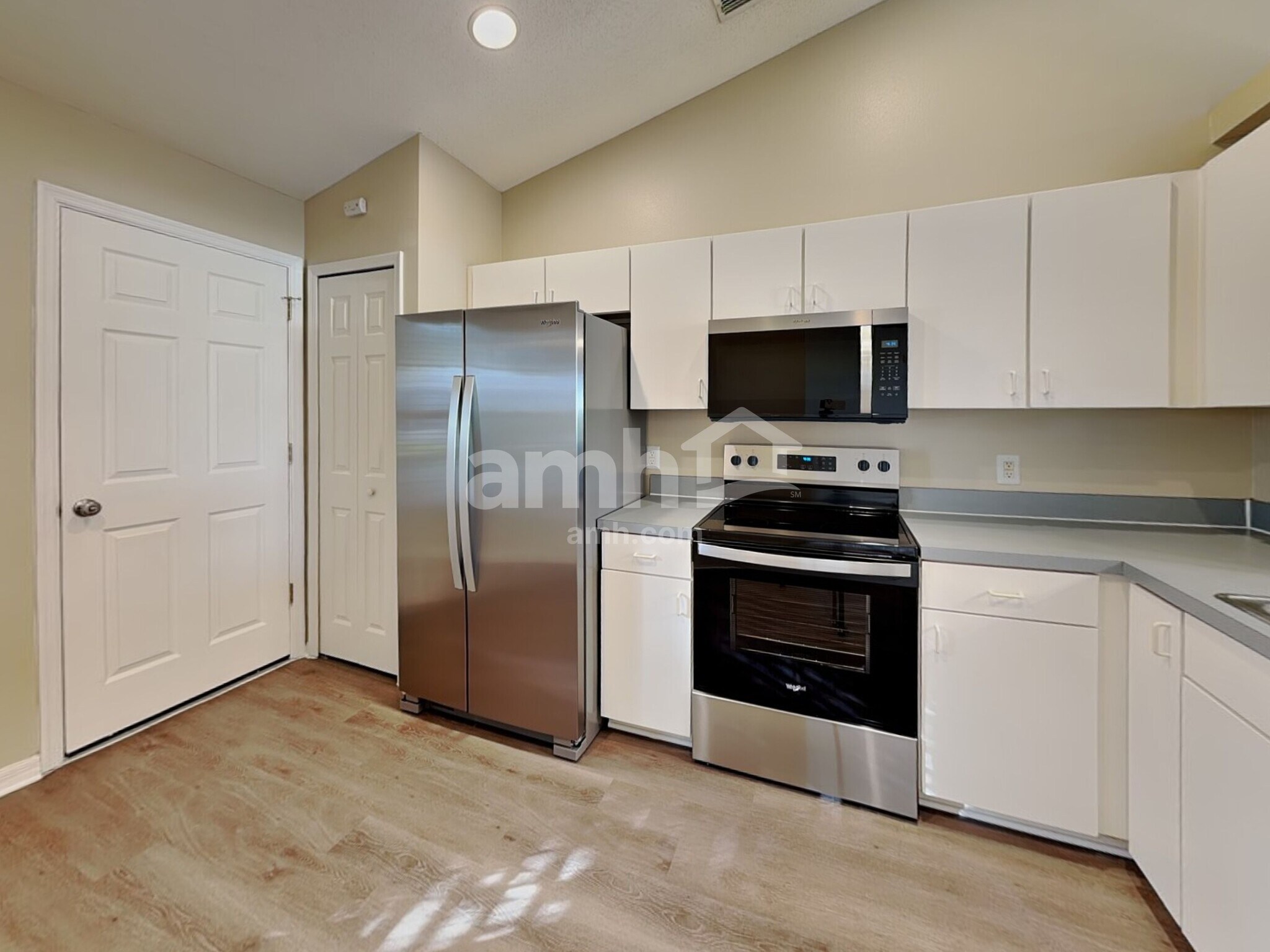 Building Photo - 214 Strada Dr