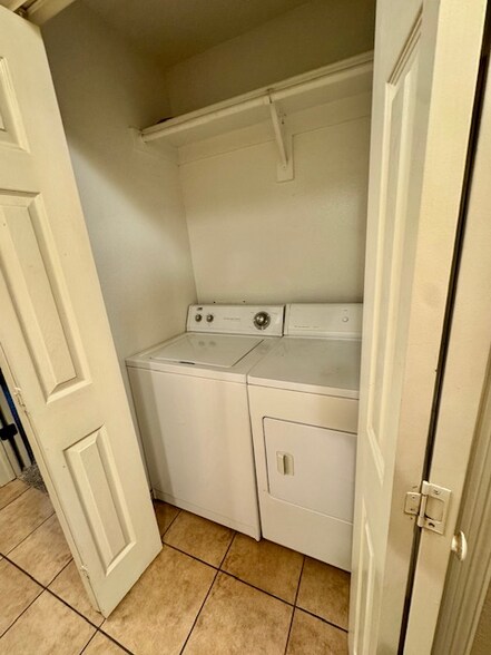 Building Photo - 1355 Oakland Ave