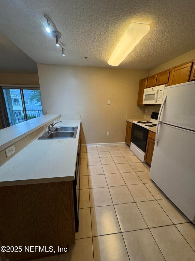 Building Photo - 6093 Maggies Cir