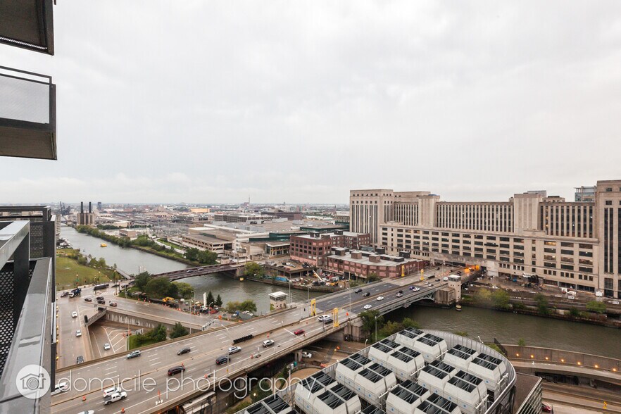 Building Photo - 235 W Van Buren St