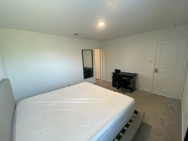 Building Photo - 9107 Selene Pl