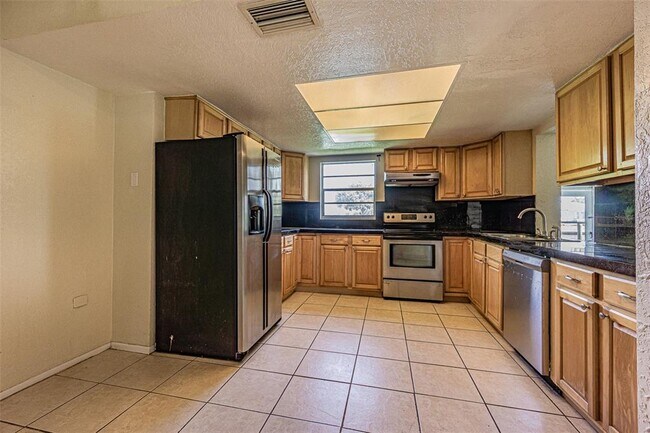 Building Photo - 4149 Floramar Terrace
