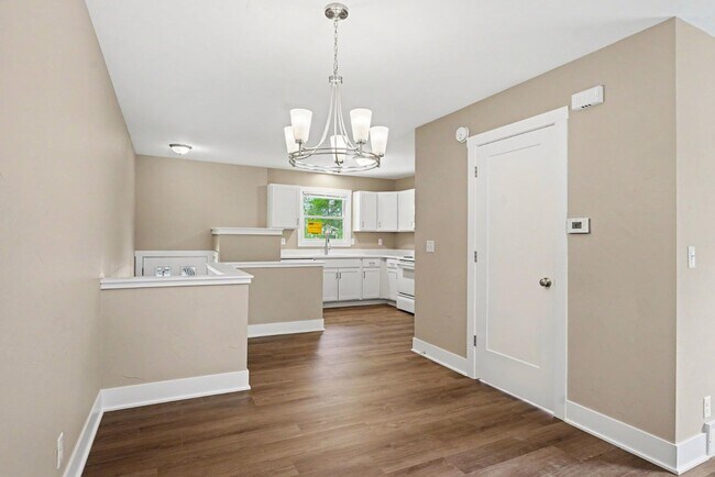 Building Photo - 132 Scotts Dr