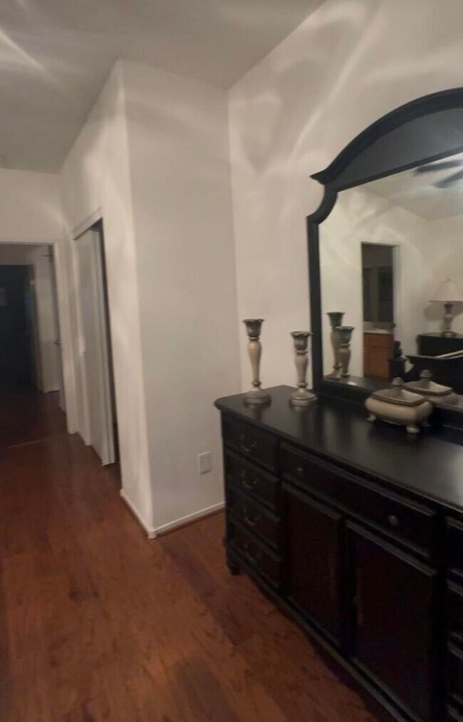 Building Photo - BEAUTIFUL 2 Bedroom 2 Bath Home