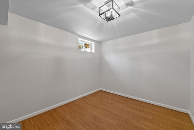 Building Photo - 7722 Yalta Way