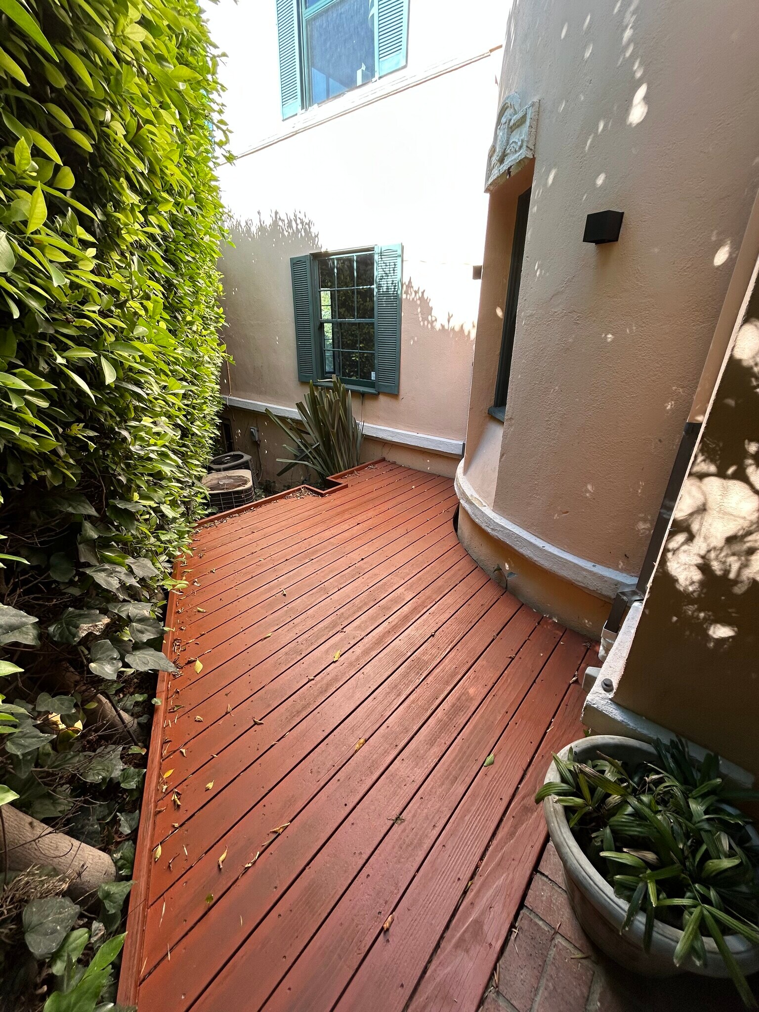 Building Photo - 1954 Hillcrest Rd