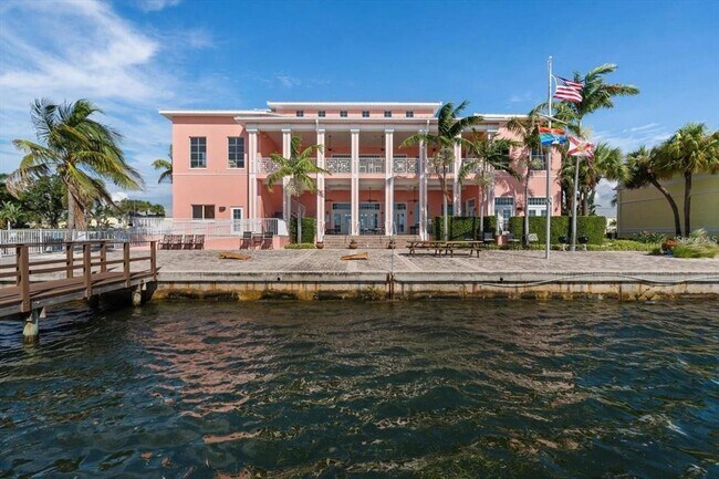 Building Photo - 5110 Coquina Key Dr SE