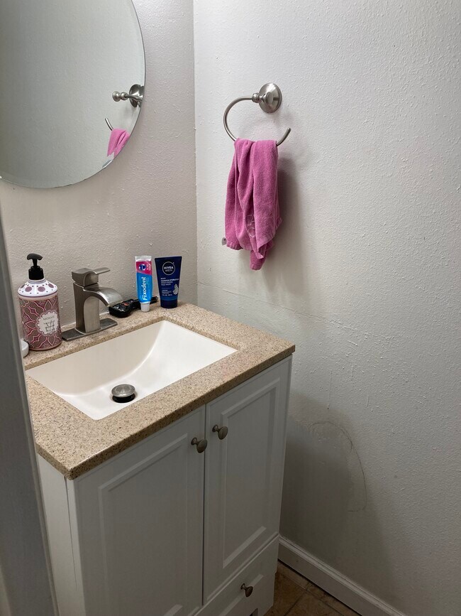 Building Photo - 7618 Colonial Ct