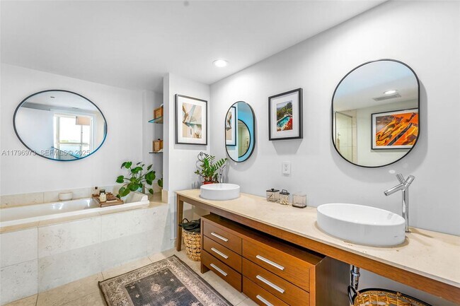 Building Photo - 465 Brickell Ave