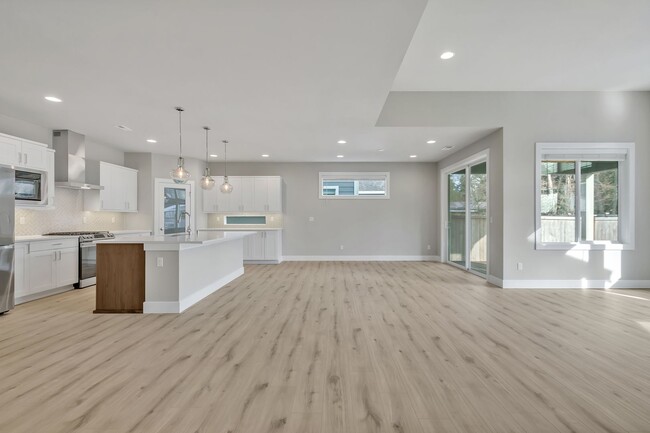 Building Photo - Stunning Newer Construction in the Perfect...