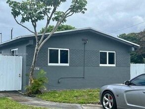 Building Photo - 2620 NW 18th Terrace