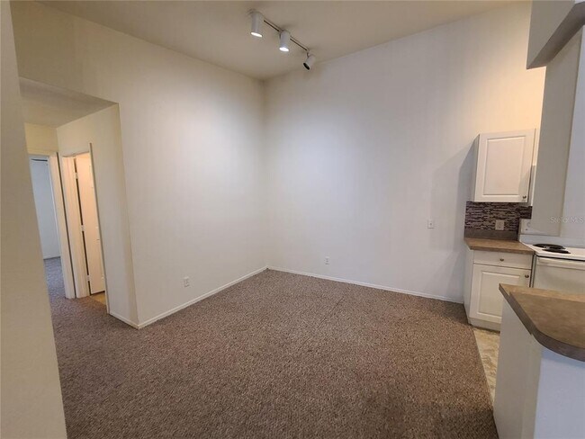 Building Photo - 5903 Willow Ridge Dr