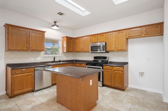 Building Photo - 3844 Willie Mays Ln