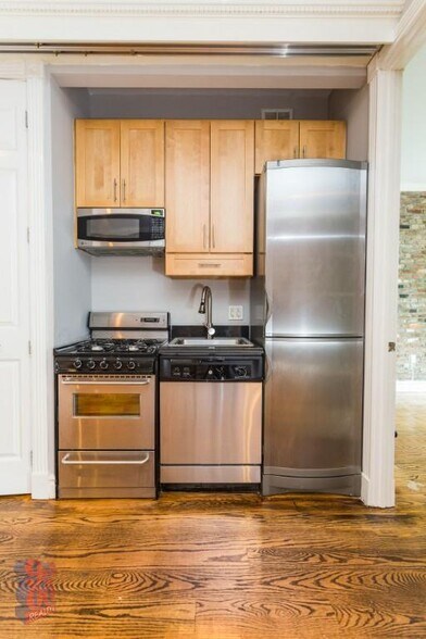 Building Photo - 47 E 1st St