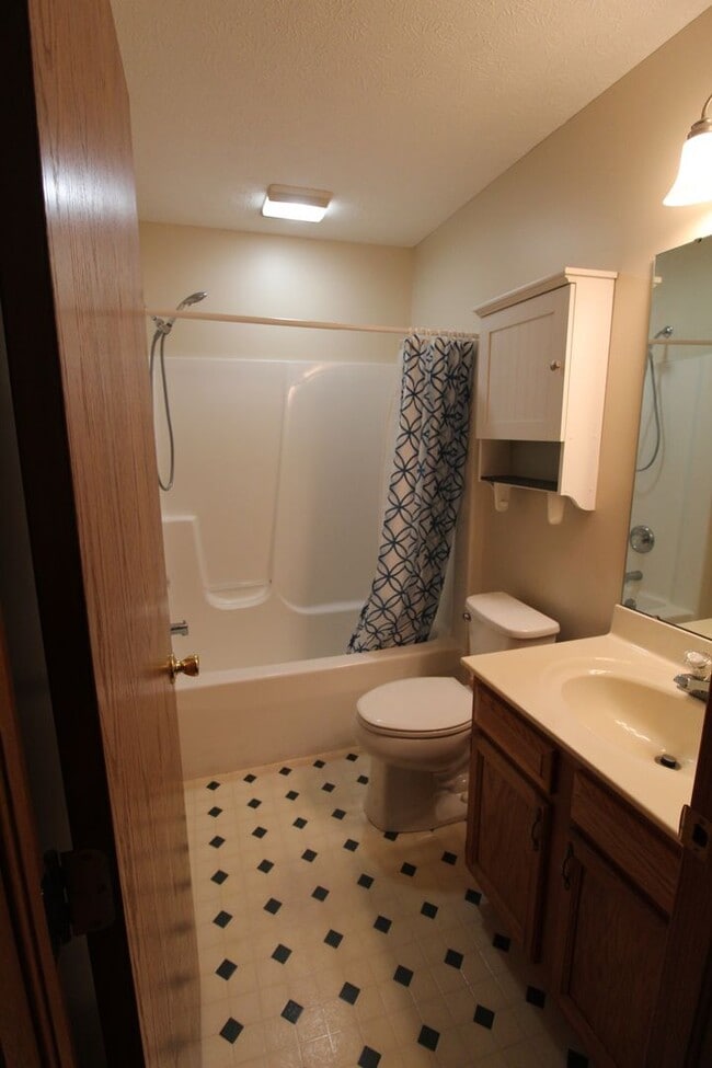 Building Photo - Two Bedroom Apartment