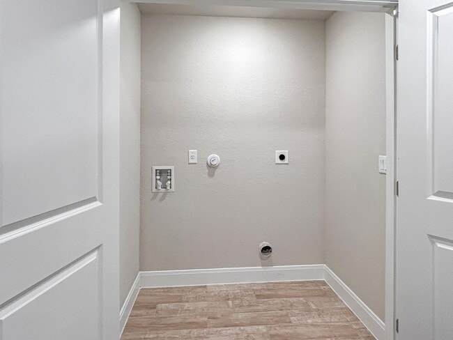 Building Photo - Charming Townhome Near I-35 & Randolph AFB